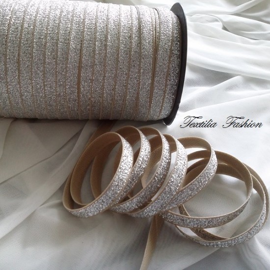 Презрамка Lurex, бежово–сребристо, 10 mm, за дрехи и бельо Презрамка Lurex, бежово–сребристо, 10 mm, за дрехи и бельо