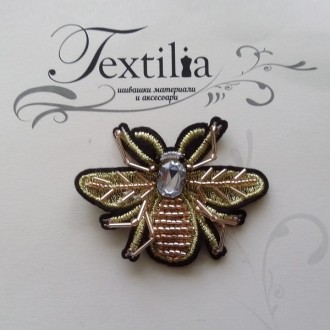 Апликация за пришиване пчела златна с бял камьк 7,5cm X 5,5см