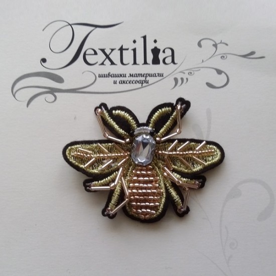 Апликация за пришиване пчела златна с бял камьк 7,5cm X 5,5см