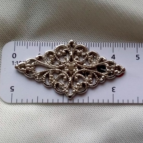 Метални аксесоари за декорация на дамски дрехи 45mm x 25mm Метални аксесоари за декорация на дамски дрехи 45mm x 25mm