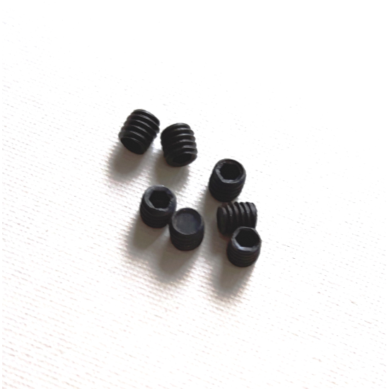 Винтче за иглата на оверлог JUKI 1/8'' - 44 #SS-8080310-SP Винтче за иглата на оверлог JUKI 1/8'' - 44 #SS-8080310-SP